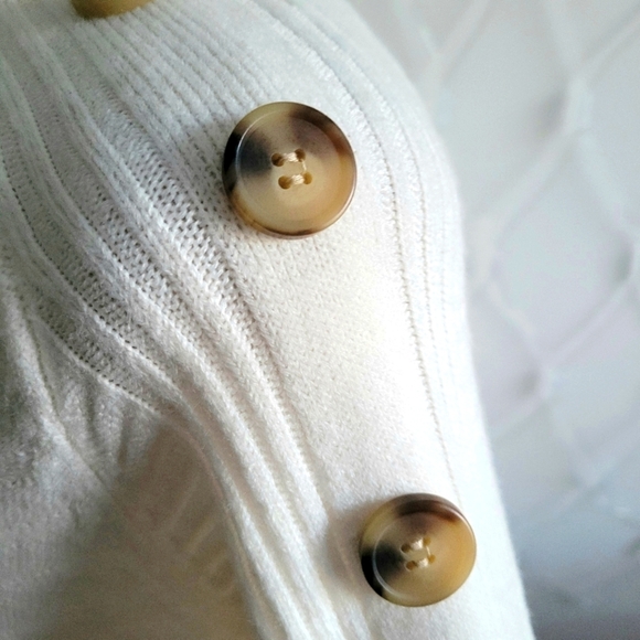 Vintage Liz Claiborne Cozy Turtleneck Style Sweater • Sweet Cream • Size Large - Picture 3 of 6